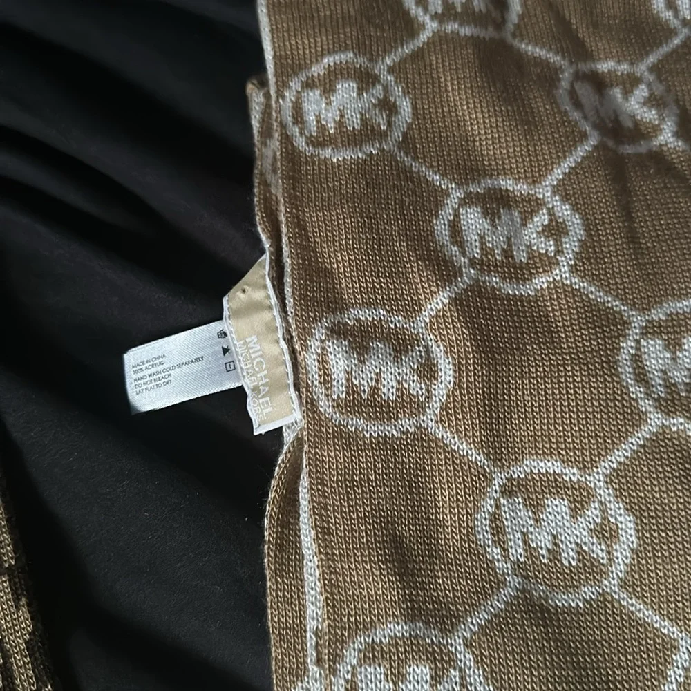 Scarf - Picture 2 of 3